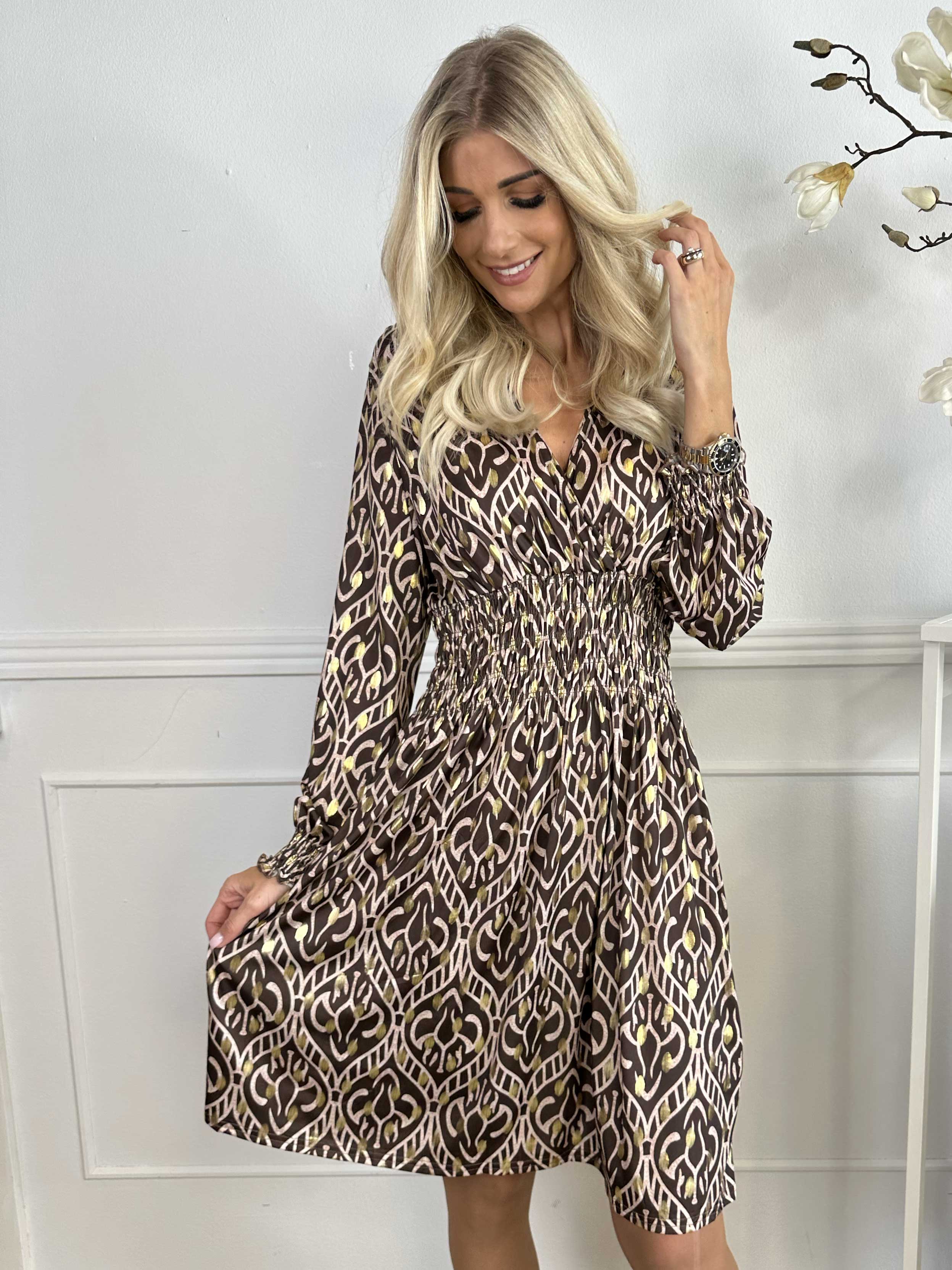 Pams Boho Short L/S - Elastisk mönstrad klänning i skrynkelfritt tyg